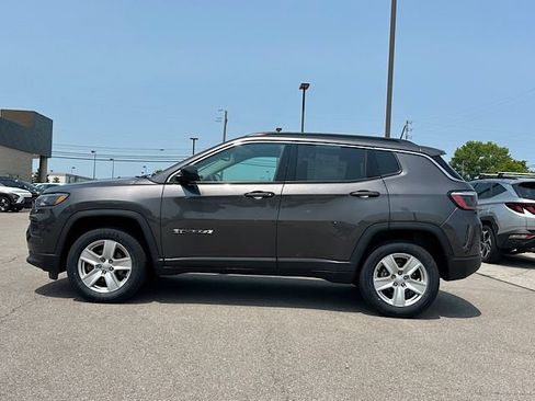 Used 2022 Jeep Compass Latitude AWD/4WD image 11