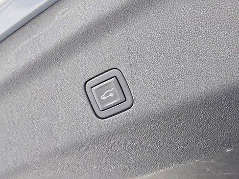 Used 2023 Chevrolet Tahoe High Country image 16