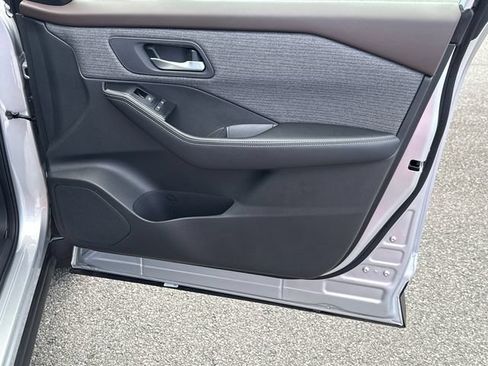 Used 2023 Nissan Rogue SV FWD image 14