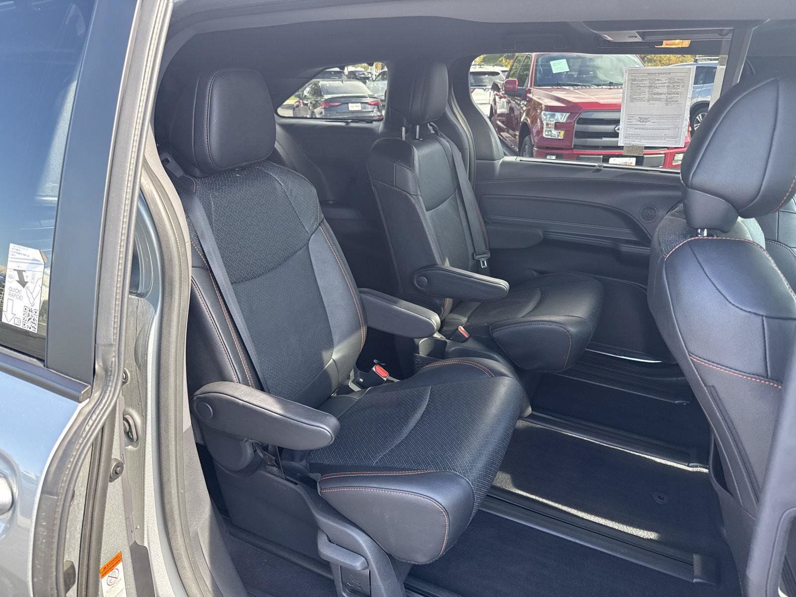 Used 2024 Toyota Sienna XSE w/ XSE Premium Package FWD image 28