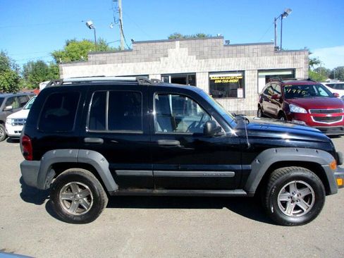 Used 2005 Jeep Liberty Renegade image 2