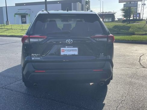 Used 2021 Toyota RAV4 LE AWD/4WD image 10