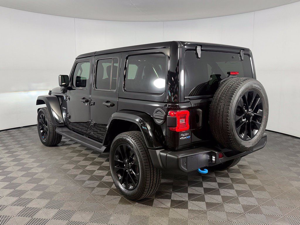 Used 2023 Jeep Wrangler Unlimited Sahara w/ Safety Group AWD/4WD image 10