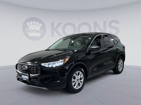 Used 2023 Ford Escape Active image 1
