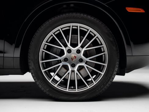 Used 2023 Porsche Cayenne S image 35