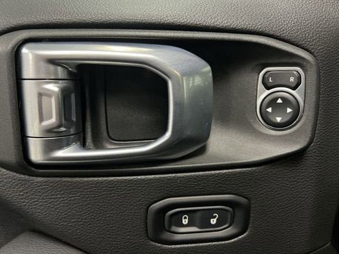 Used 2022 Jeep Wrangler Unlimited Sahara image 23