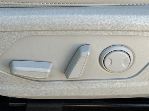 Used 2023 Kia Sorento SX image 22