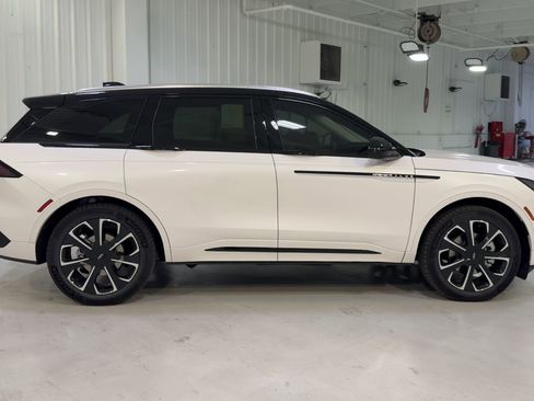 New 2026 Lincoln Nautilus Reserve image 2