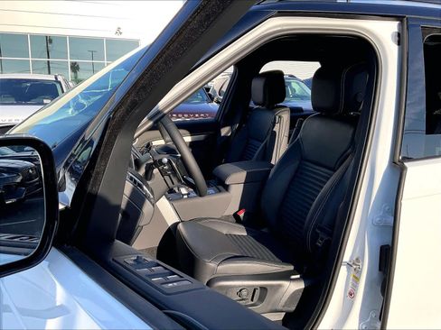 New 2026 Land Rover Discovery Limited Edition image 11