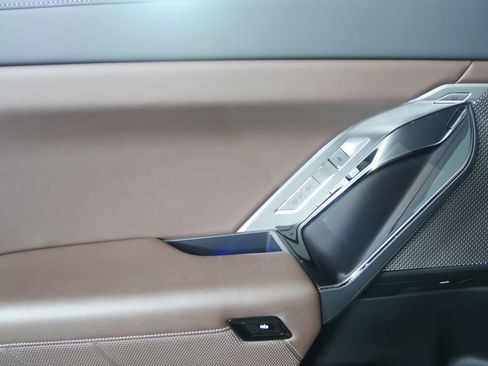 Certified 2023 BMW 760i xDrive w/ Executive Package image 13