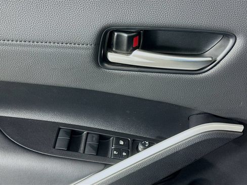 Certified 2025 Toyota Corolla Cross XLE FWD image 18