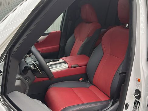 Used 2025 Lexus LX 700h F Sport image 29