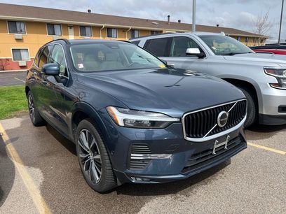 Used 2022 Volvo XC60 B5 Momentum w/ Advanced Package