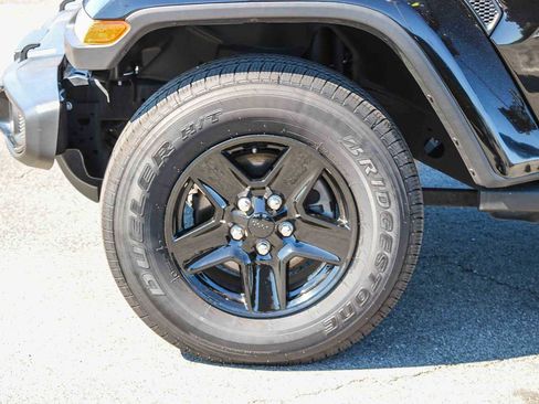 Used 2021 Jeep Gladiator Sport image 9