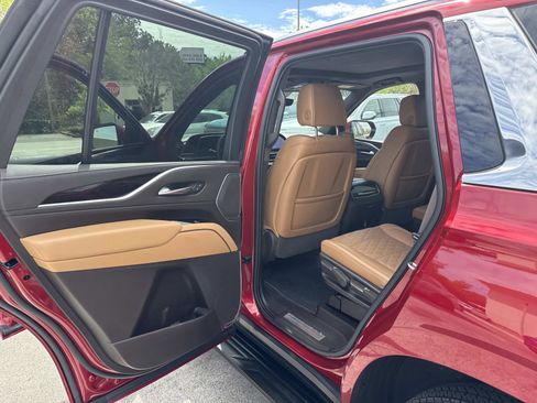 Certified 2023 Cadillac Escalade Premium Luxury AWD/4WD image 13