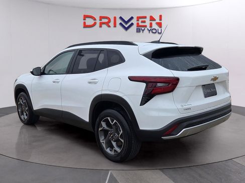 Used 2024 Chevrolet Trax LT image 3