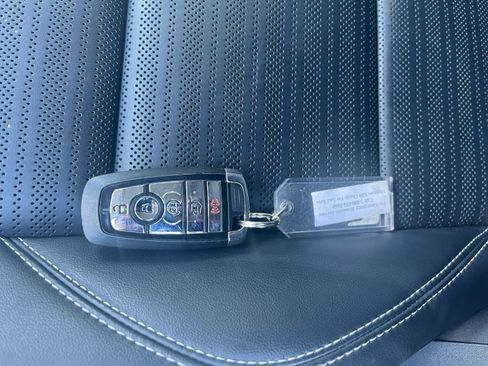 Used 2024 Lincoln Nautilus Reserve image 18