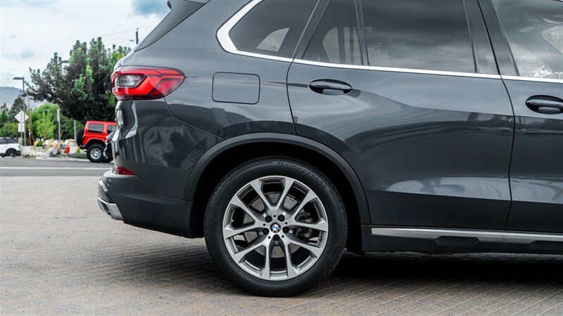 Used 2019 BMW X5 xDrive40i w/ Convenience Package AWD/4WD image 12