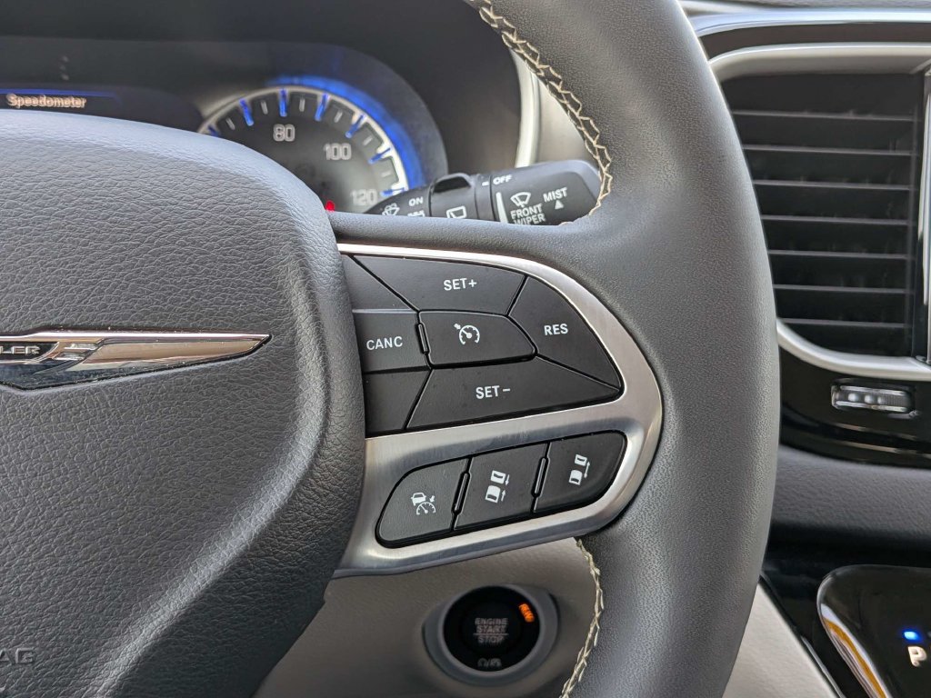 Used 2024 Chrysler Pacifica Touring-L FWD image 26