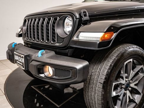 Used 2024 Jeep Wrangler Unlimited AWD/4WD image 3