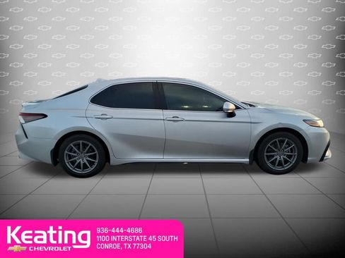 Used 2022 Toyota Camry XSE FWD image 4