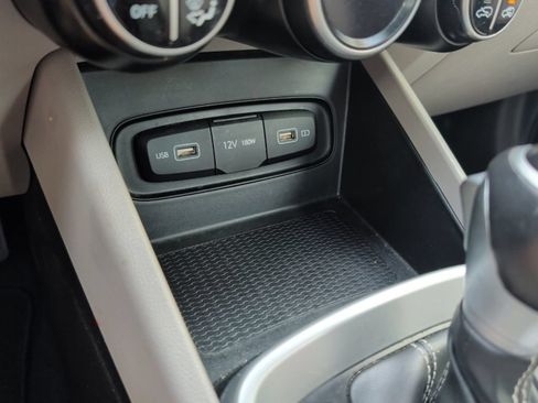 Used 2022 Hyundai Venue SEL FWD image 31