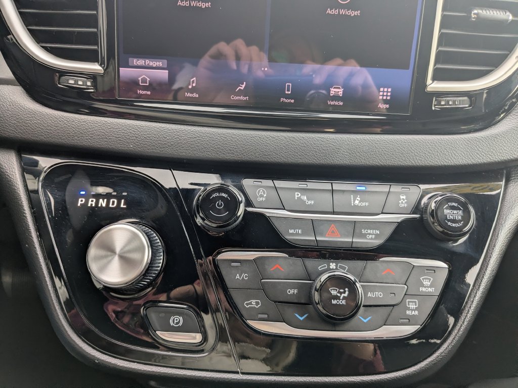 Used 2025 Chrysler Pacifica Select FWD image 19