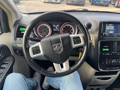 Used 2011 Dodge Grand Caravan Crew w/ Driver Convenience Group image 25