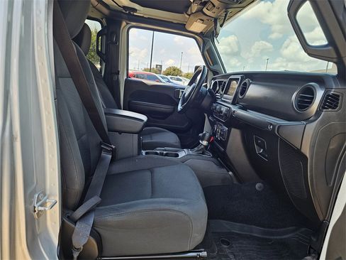 Used 2022 Jeep Gladiator Willys image 26
