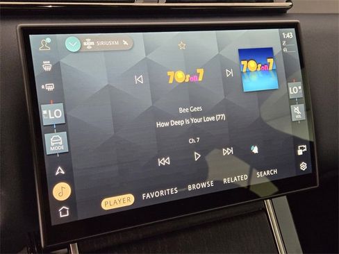 New 2026 Land Rover Range Rover Velar Dynamic SE image 24