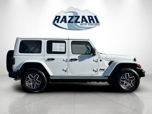 Used 2025 Jeep Wrangler Unlimited Sahara AWD/4WD image 2