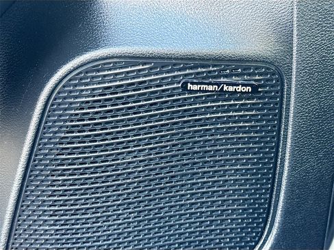 Used 2023 Chrysler Pacifica Limited w/ Uconnect Theater Family Group image 20