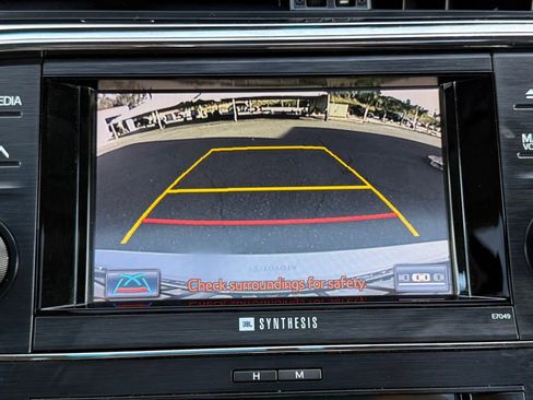 Used 2014 Toyota Avalon Limited FWD image 15