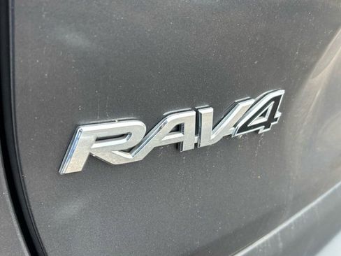 Used 2020 Toyota RAV4 XLE Premium image 29