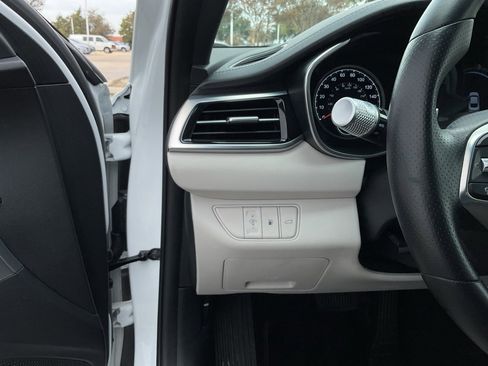 Used 2025 Genesis G70 2.5T image 23