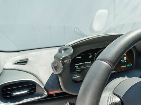 Used 2023 McLaren Artura RWD image 62