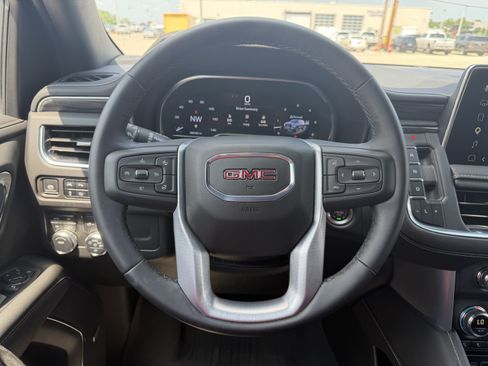 Used 2024 GMC Yukon SLT w/ SLT Premium Package AWD/4WD image 17