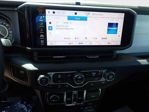 New 2025 Jeep Gladiator Sport image 14