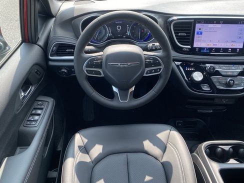 New 2026 Chrysler Pacifica Select image 38