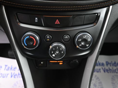 Used 2020 Chevrolet Trax LS FWD image 15