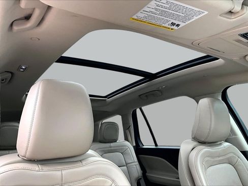 Used 2021 Lincoln Aviator Grand Touring w/ Equipment Group 301A AWD/4WD image 17
