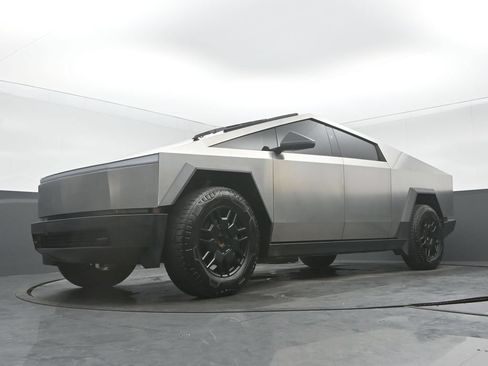Used 2024 Tesla Cybertruck AWD Crew Cab image 30