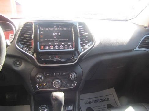 Used 2019 Jeep Cherokee Limited AWD/4WD image 18