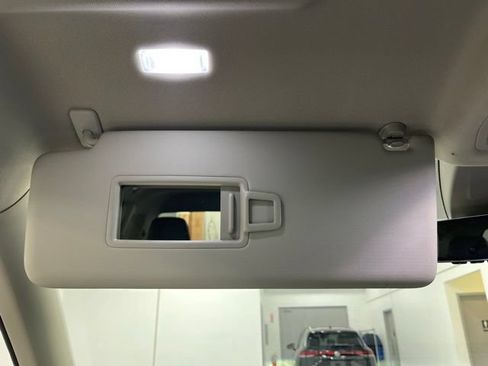 Used 2024 Volkswagen Atlas SEL AWD/4WD image 25