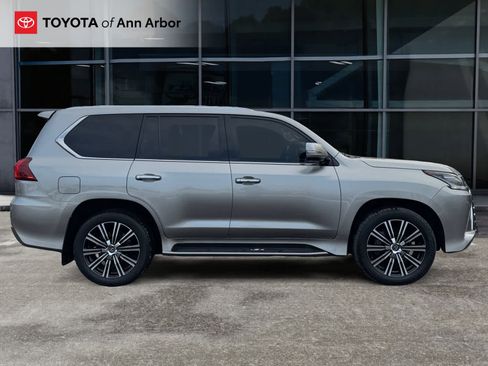 Used 2018 Lexus LX 570 image 13