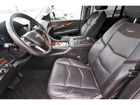 Used 2017 Cadillac Escalade 4WD image 6