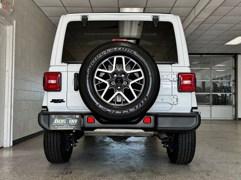 Certified 2024 Jeep Wrangler Sahara image 5