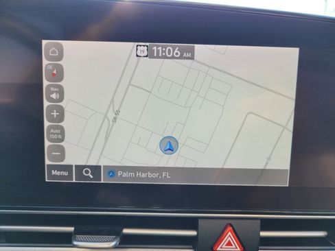 Used 2023 Hyundai Elantra Limited image 22