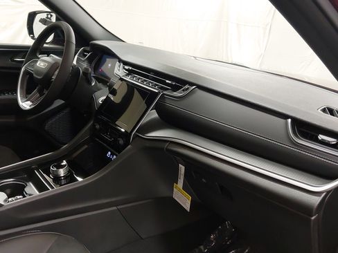 New 2025 Jeep Grand Cherokee Altitude image 29