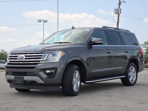 Used 2019 Ford Expedition XLT w/ Equipment Group 202A AWD/4WD image 12